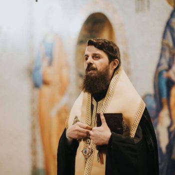 Preasfințitul Benedict Bistrițeanul, prezent în mijlocul mănășturenilor, în a treia zi din Postul Mare